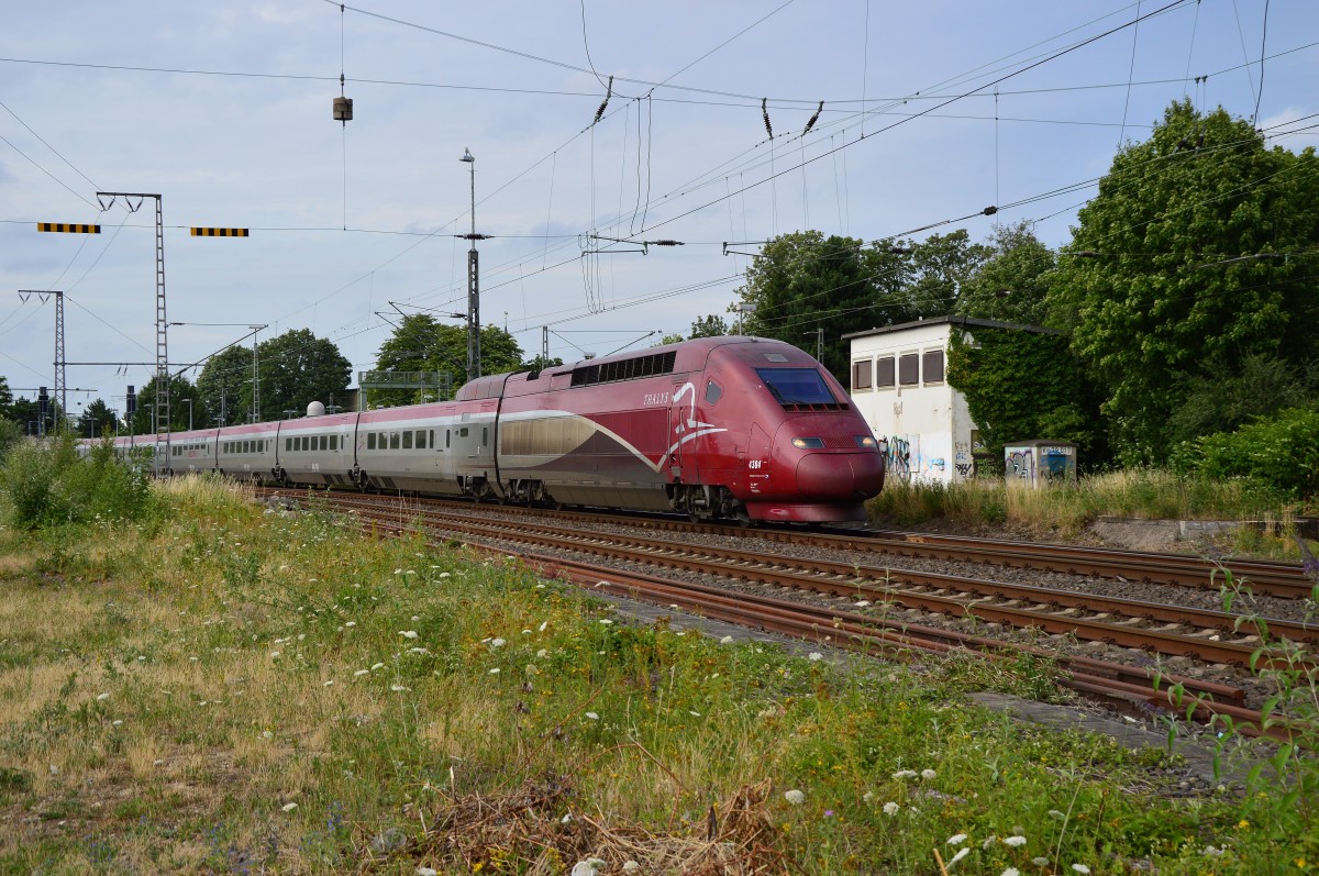 Aus Düsseldorf kommend ist der Thalys 4304 am Abend des 12.7.2015 durch Rheydt Hbf gefahren auf seinem Weg nach Paris.