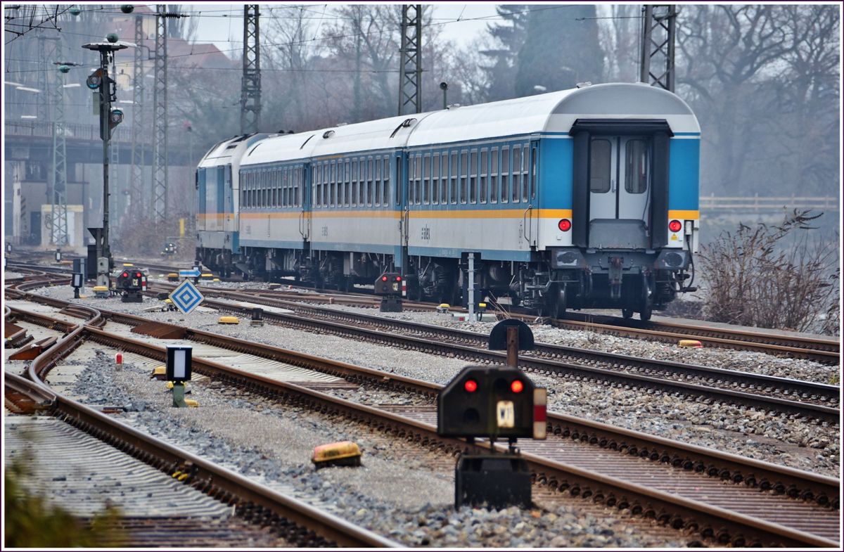 Aus der Gegenrichtung erreicht RB84134 mit 223 066 den Endbahnhof Lindau Hbf. (14.02.2017)