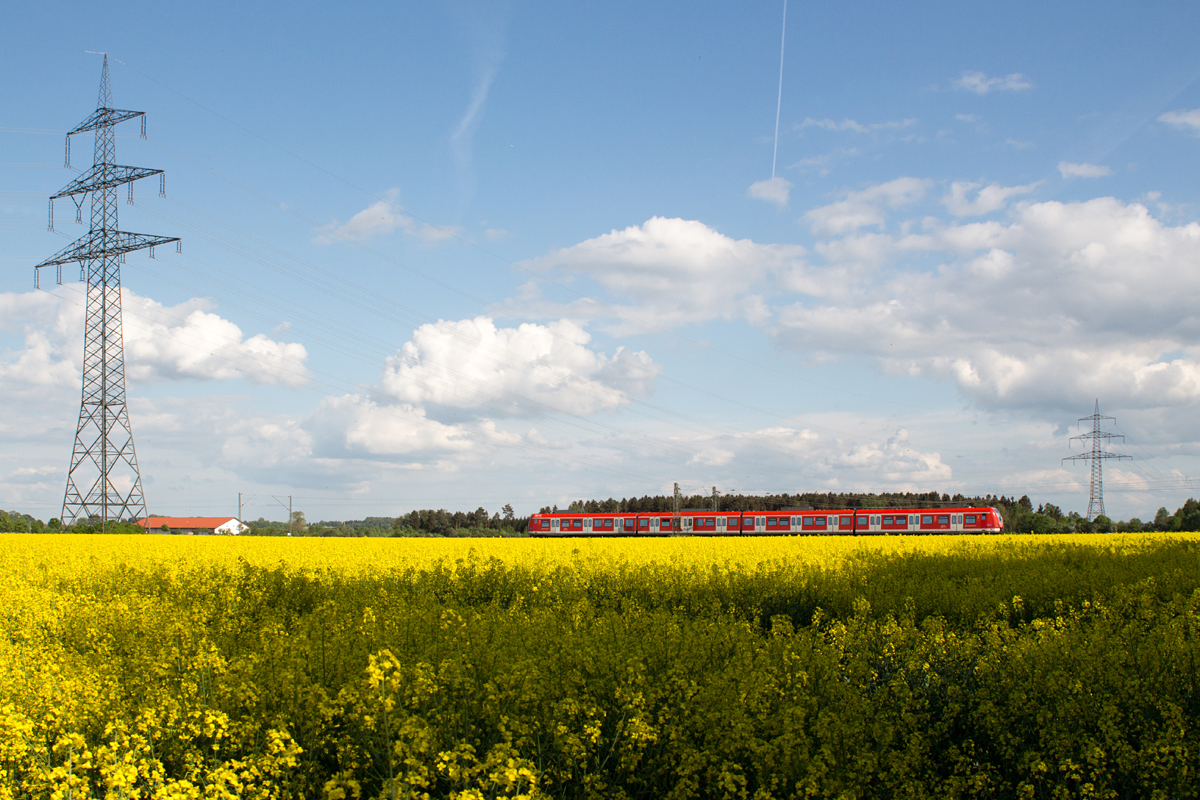 Aus der  Raps-Perspektive  heraus konnte am 10.05.15 ein 423 als S2 in Richtung München beobachtet werden.