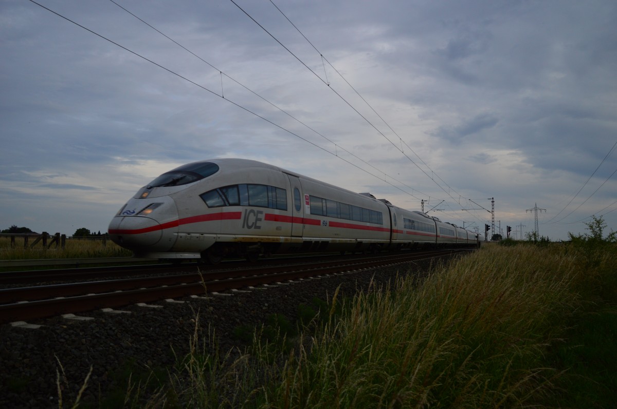 Aus Richtung Aachen kommend ist hier der 4653 der NS vor meine Kamera geraten auf seinem Weg nach Rheydt, wo er Kopf macht und dann nach Köln wo der Umleiter wieder auf die Kbs 480 trifft.28.6.2015