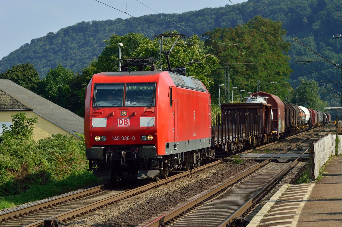 Aus Richtung Andernach kommend ist hier die 145 036-0 mit einem Mischer in Namedy vor die Linse gerollt. 22.8.2015