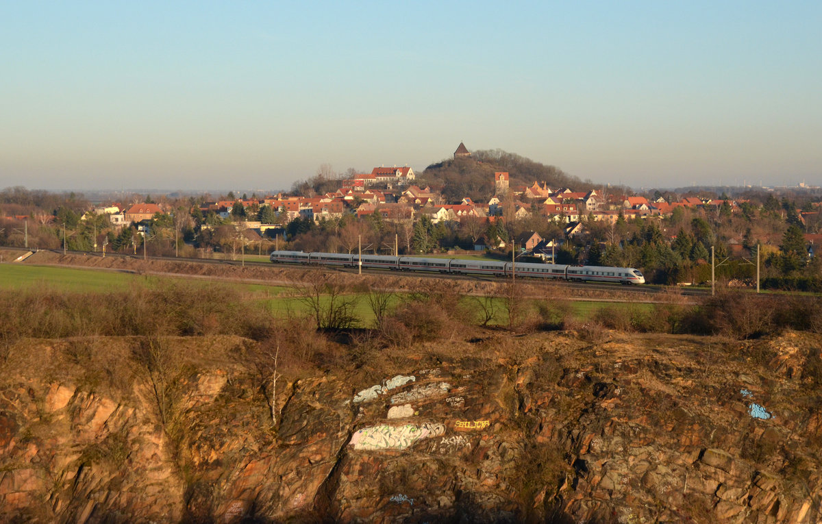 Aus Richtung Halle(S) kommend passiert dieser ICE der Reihe 411 als ICE 92 auf dem Weg nach Berlin am 24.02.19 den Landsberger Kapellenberg. Fotografiert vom örtlichen Steinbruch aus.