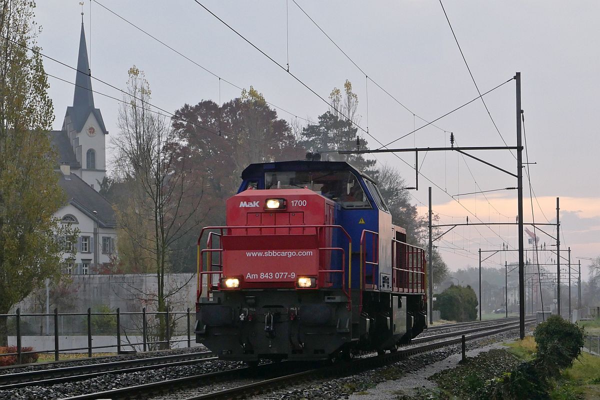 Aus Richtung Sulgen kommend durchfährt Am 843 077-9 Bürglen (TG) in Richtung Frauenfeld (10.11.2021)