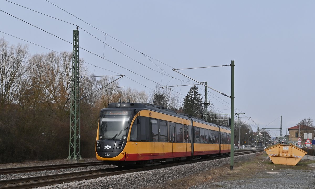 Aus Steinsfurt in Richtung Bad Rappenau fährt der AVG 942 als 42 nach Heilbronn aus. 9.3.2021
