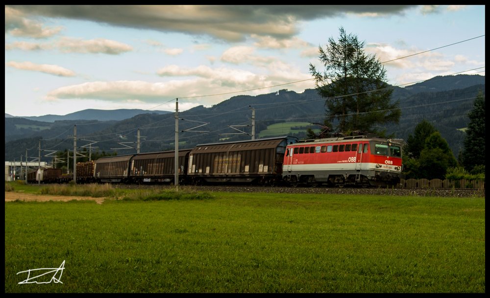 Aus St.Michael komt der 55557 in Richtung Villach und auf der Südbahn bei Spielberg konnte ich in auf meinen Chip bannen. 11.08.2016