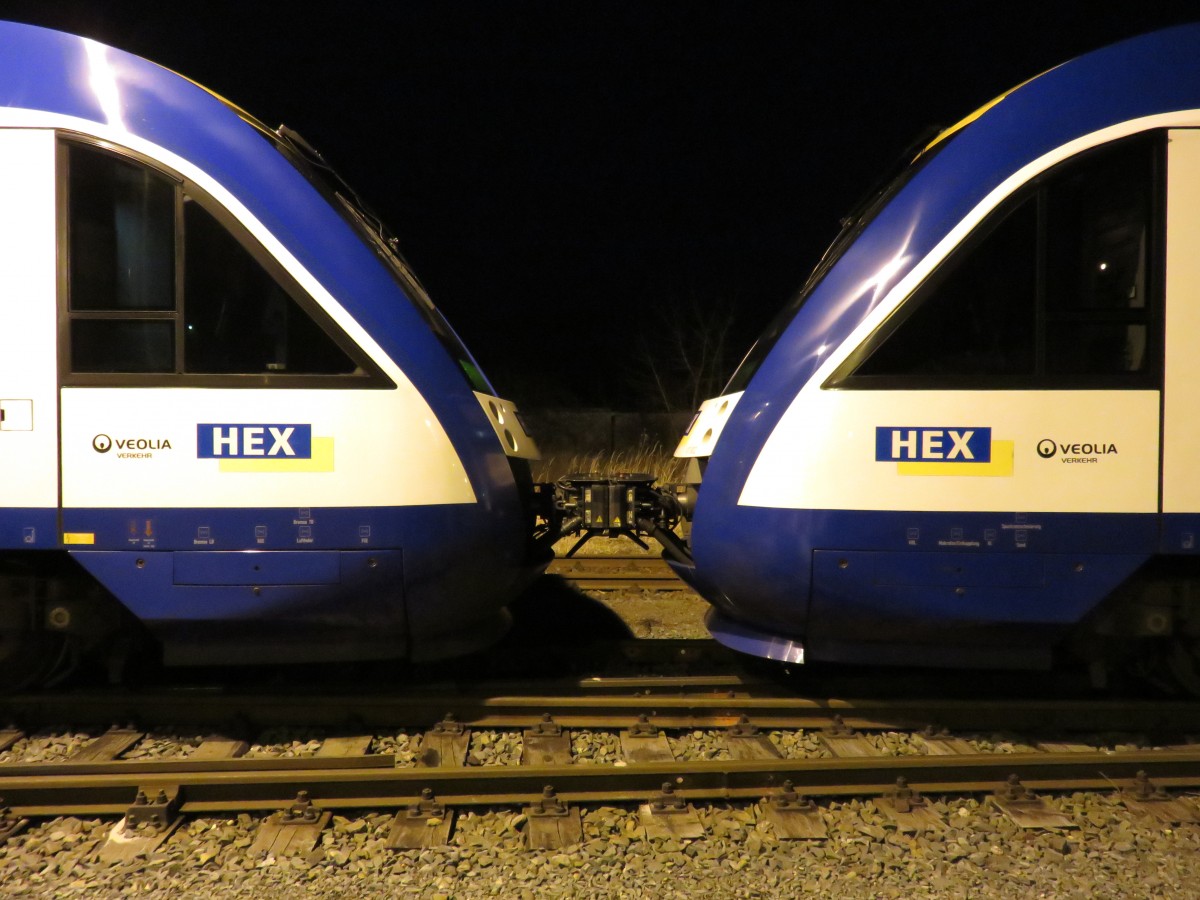 Aus Veolia wurde Transdev hier zwei Triewagen der BR Lint 41 HEX am Abend des 06.03.2015 in Halberstadt mit der noch alten Anschrift Veolia.