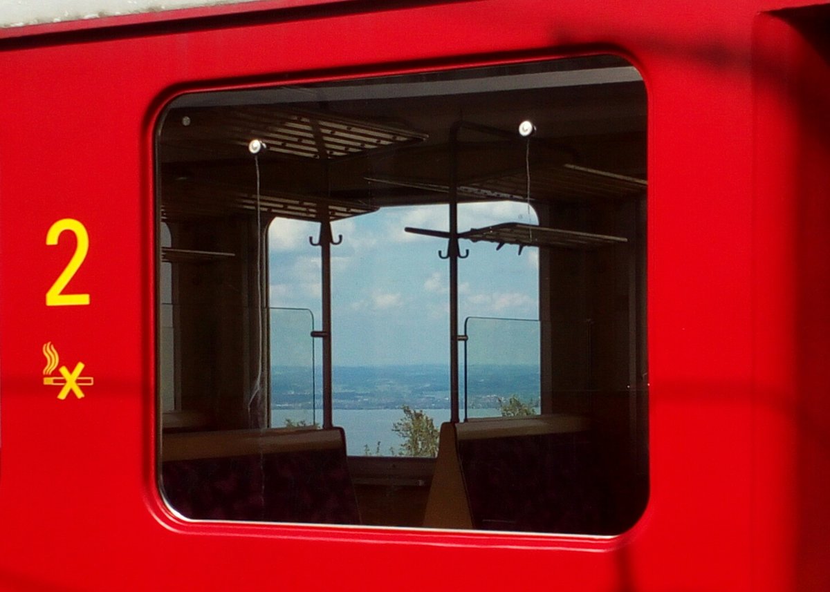 Ausblick (vom offenen Aussichtswagen im Bahnhof Heiden) auf den Bodensee, durch den Bt 31 der AB gesehen.