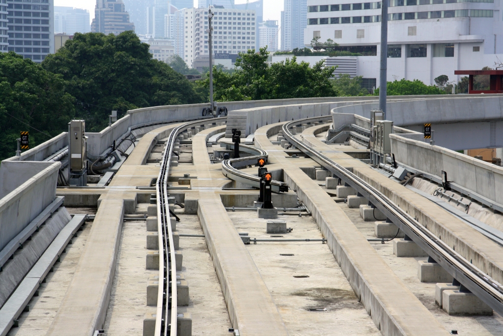 Ausfahrbereich mit Überleitstelle der BTS Khlong San Station (G3) am 30.April 2022.