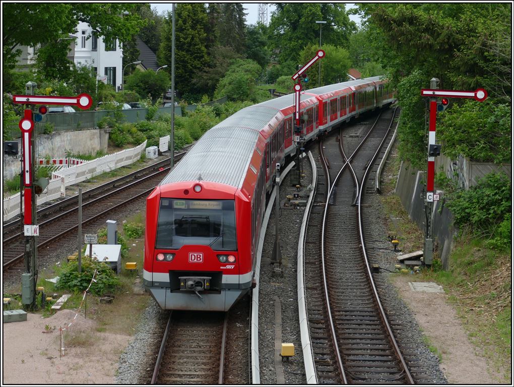 Ausfahrende S-Bahn aus Blankenese. (25.50.2019)