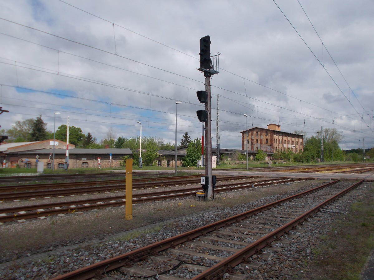 Ausfahrsignal  D  in Richtung Schwaan,am 14.Mai 2015,in Bützow.