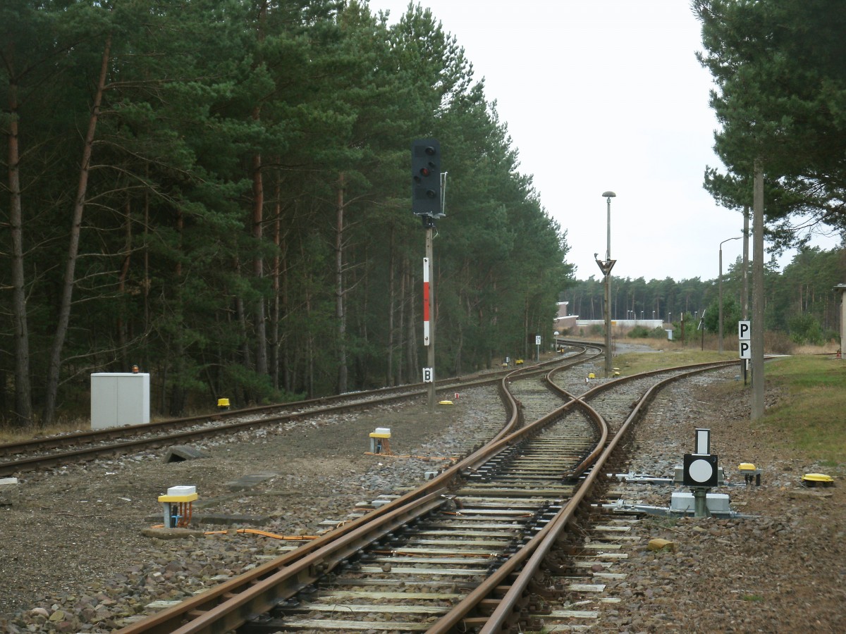 Ausfahrsignal in Lubmin Werkbahnhof in Richtung Greifswald am 16.Februar 2014.Rechts zweigt die Anschlußbahn zum ehmaligen KKW ab.