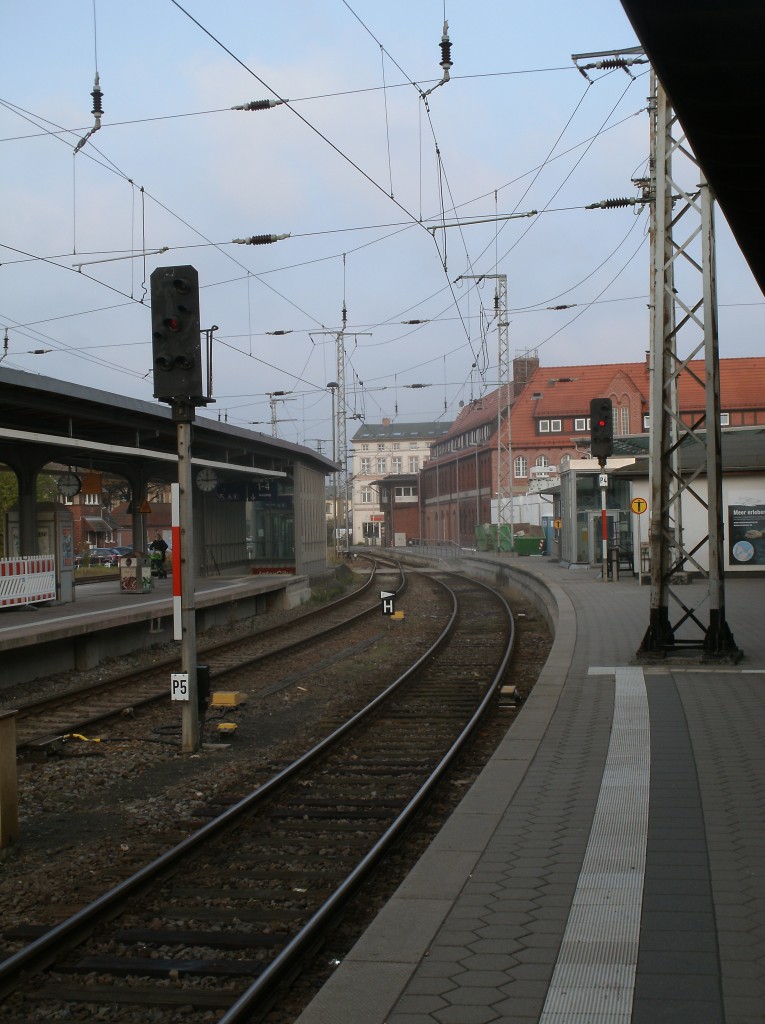 Ausfahrsignale P5 und P4 in Richtung Rostock,am 12.Oktober 2013,im Stralsunder Hbf.