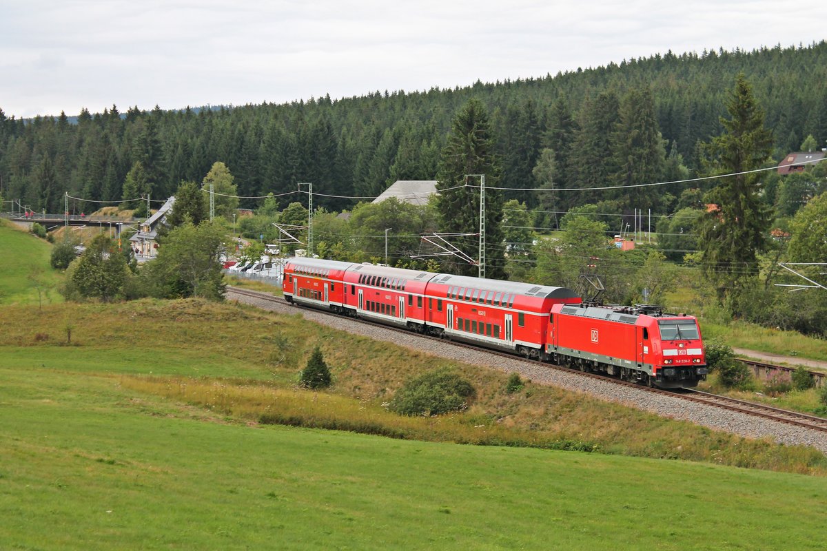 Ausfahrt von 146 228-2  St. Georgen  am 12.08.2017 mit ihrer RB (Freiburg (Brsg) Hbf - Seebrugg) aus dem Hp. Altglashütten-Falkau in Richtung Aha.