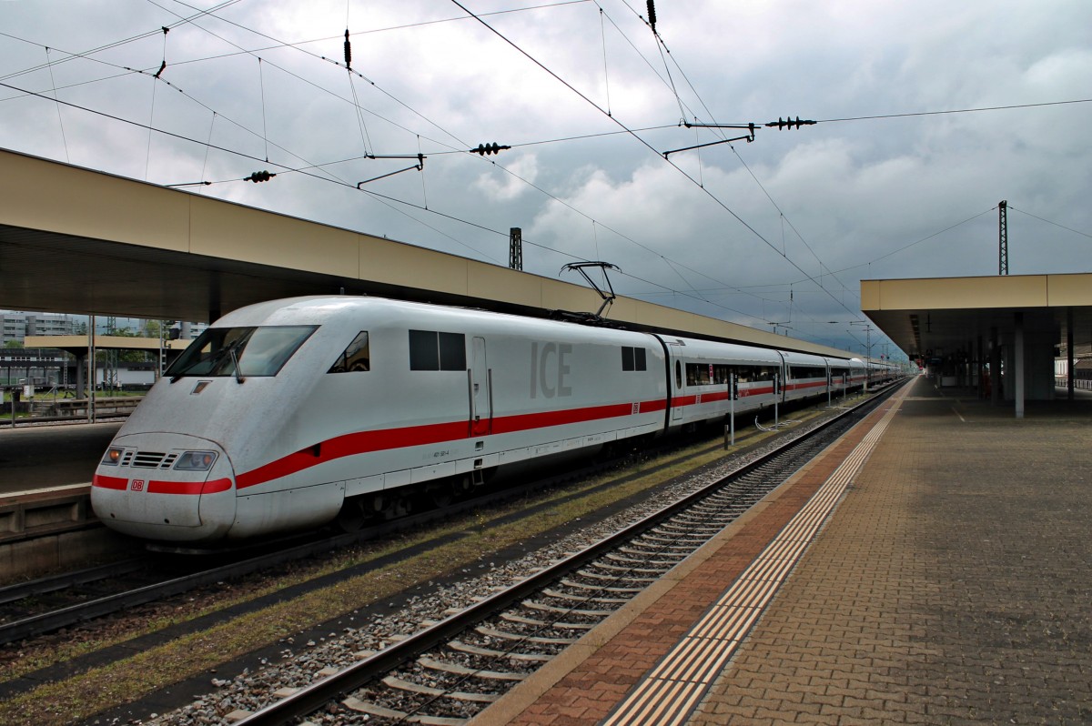 Ausfahrt am 02.05.2014 vom ICE 370 (Interlaken Ost - Berlin Hbf (tief)), der an diesem Tag aus dem 401 581-4  Interlaken  bestand.