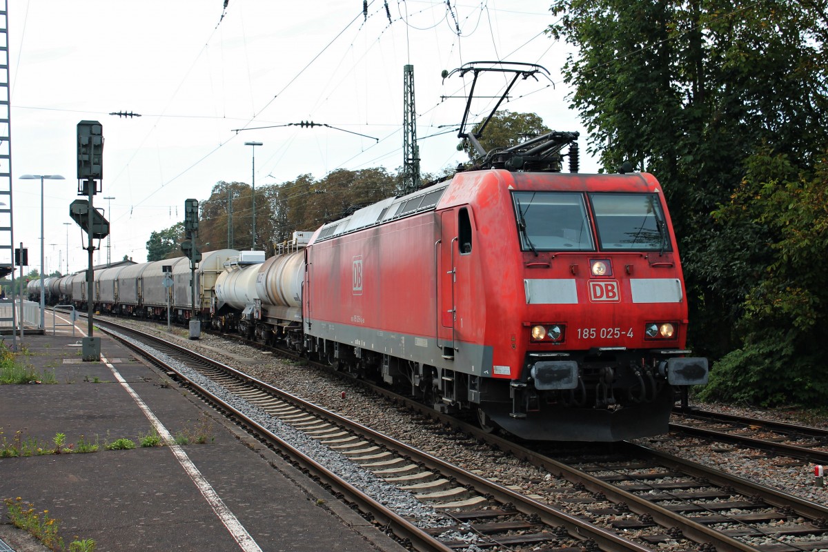 Ausfahrt am 05.09.2014 von 185 025-4 mit dem 44281 (Mulhouse Ville (F) - Offenburg Gbf) in Müllheim (Baden) gen Freiburg.