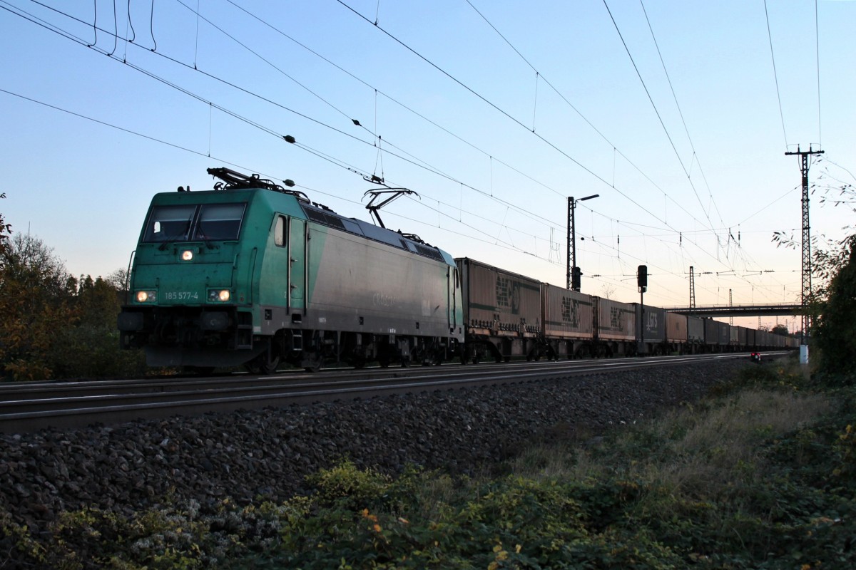 Ausfahrt am 09.11.2013 von Alpha Trains/Crossrail 185 577-4 mit einem Containerzug aus dem Überholgleis in Müllheim (Baden).