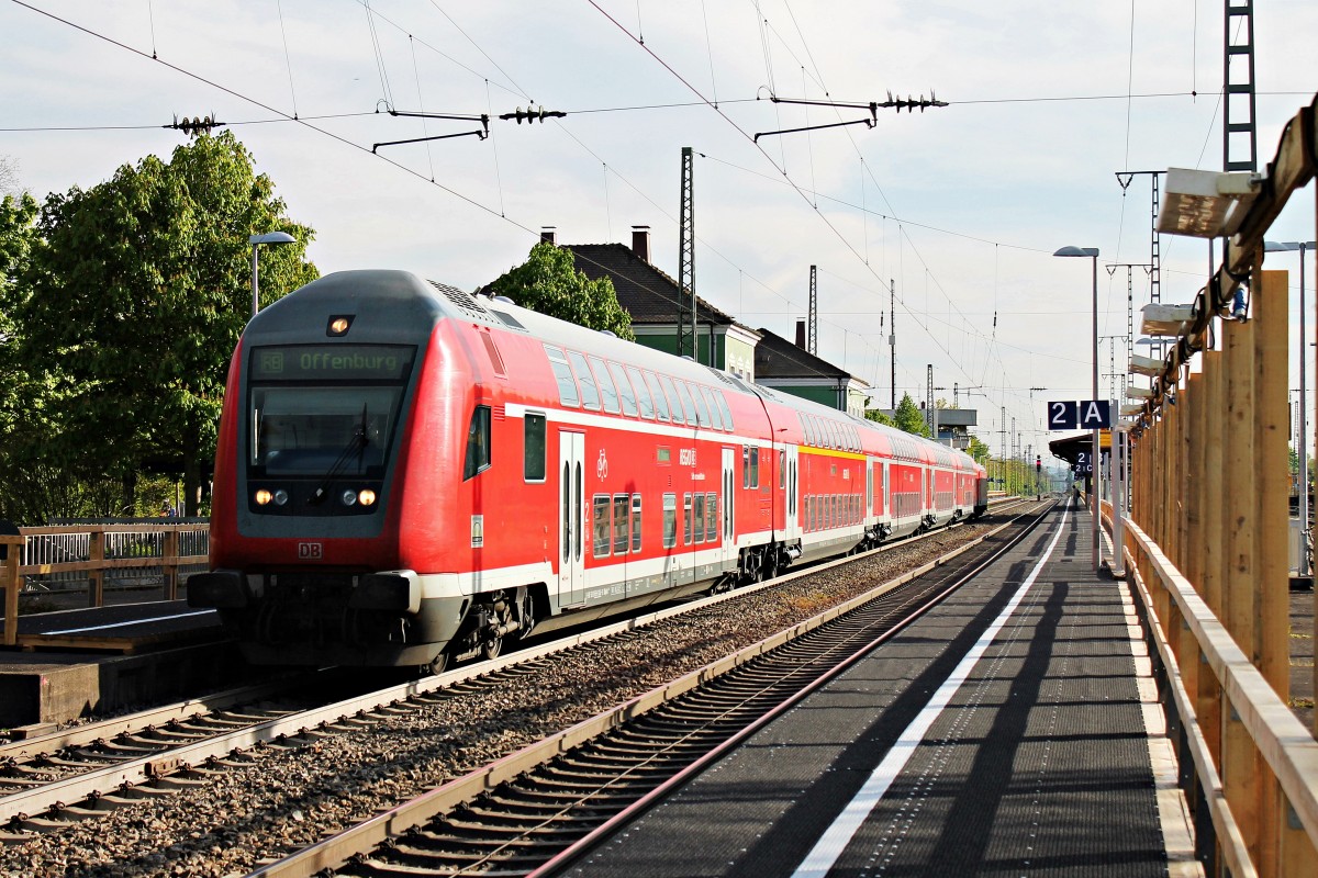 Ausfahrt am 17.04.2014 vom Freiburger Dosto-Stw. D-DB 50 80 86-81 048-0 als RB nach Offenburg und mit Schublok 146 114-4 am Zugschluss in Müllheim (Baden).