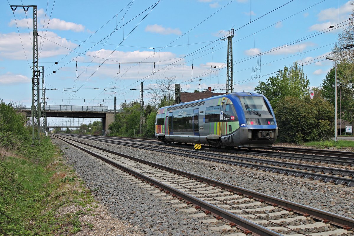 Ausfahrt am 18.04.2015 von SNCF TER Alsace X73905 als IRE (Mulhouse Ville - Freiburg (Brsg) Hbf) aus Müllheim (Baden) gen Norden.