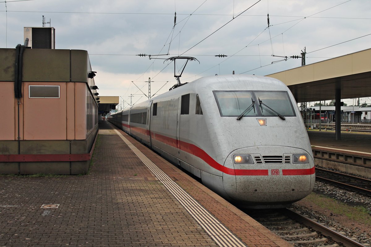Ausfahrt am 23.07.2015 von 401 082-3  Rüdesheim  aus dem Badischen Bahnhof von Basel in Richtung Basel SBB.