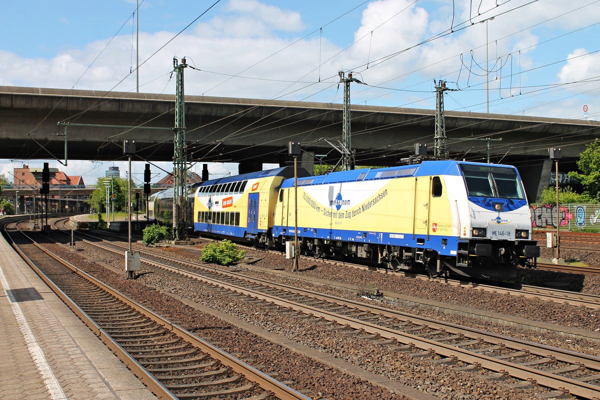 Ausfahrt am 26.05.2015 von ME 146-18 (146 518-6)  75.000.000 km - Sicher mit dem Zug durch Niedersachsen/Burgwedel  mit einem Metronom (Hamburg Hbf - Bremen Hbf) aus Hamburg Harburg gen Süden.
