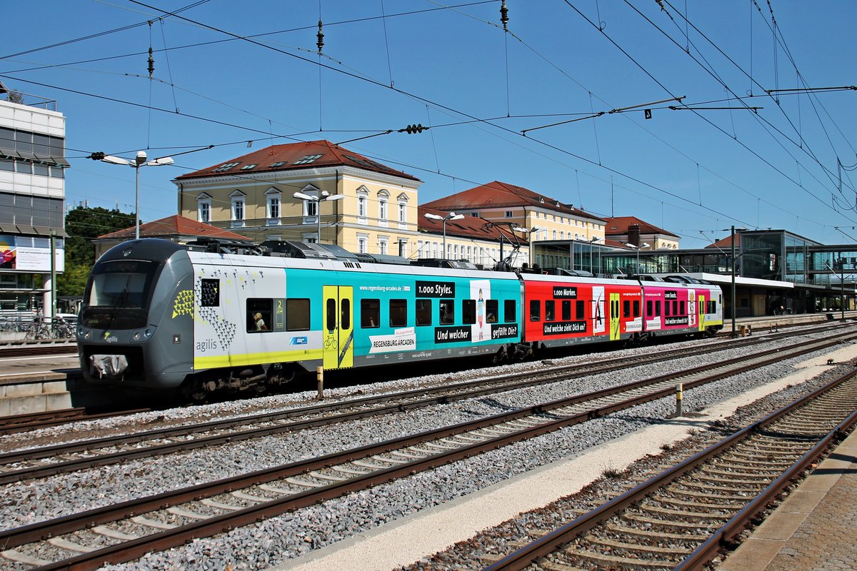 Ausfahrt am 26.08.2015 von agilis 440 414  Regensburg Arcaden  von Gleis 5 in Regensburg Hbf in Richtung Norden.