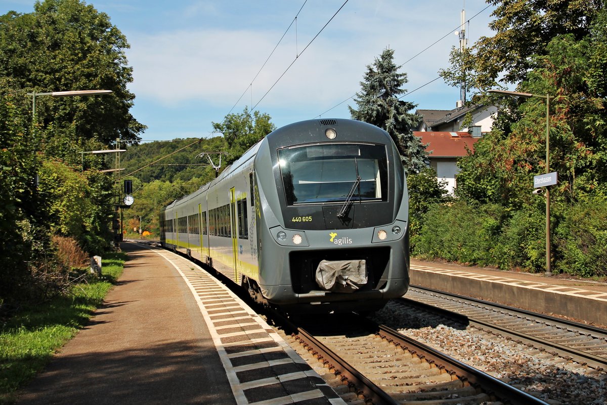 Ausfahrt am 27.08.2015 von agilis 440 605 als ag (Neumarkt (Oberpf) - Plattling) aus dem Hp Etterzhausen in Richtung Regensburg.