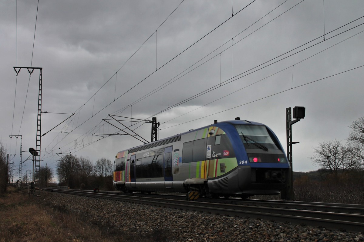 Ausfahrt am 28.02.2014 von SNCF X73904 als IRE 87489 (Mulhouse-Ville - Freiburg (Brsg) Hbf) in Müllheim (Baden).