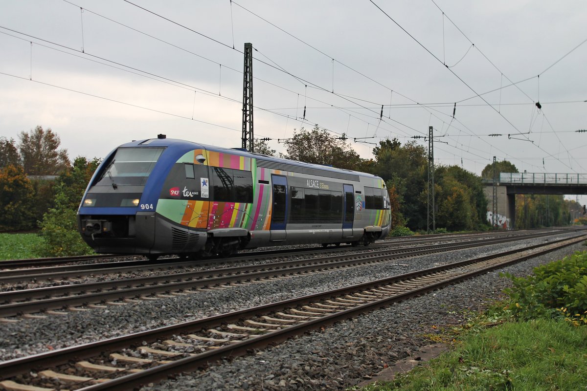 Ausfahrt am 29.10.2016 von SNCF TER Alsace X73904 als IRE (Mulhouse Ville - Freiburg (Brsg) Hbf) aus Müllheim (Baden) in Richtung Zielbahnhof.