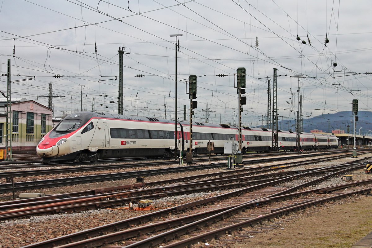 Ausfahrt am 30.01.2018 von RABe 503 011-1 als ECE 52 (Milano Centrale - Frankfurt (main) Hbf) aus dem Badischen Bahnhof von Basel in Richtung Deutschland.