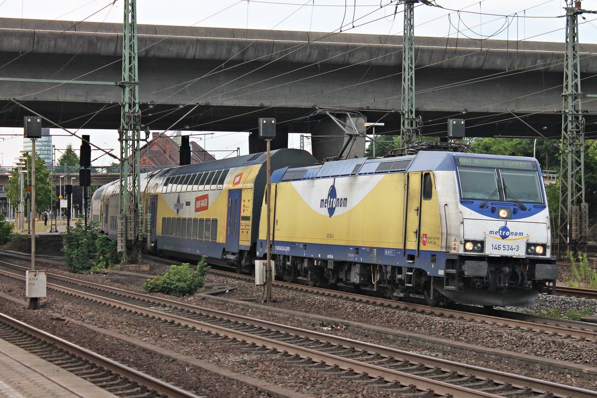 Ausfahrt am Abend des 18.07.2019 von LNVG/ME 146 534-3  Seevetal-Hittfeld  mit ihrer RB 41 (Hamburg Hbf - Rothenburg (Wümme)) aus dem Bahnhof von Hamburg Harburg in Richtung Maschen.