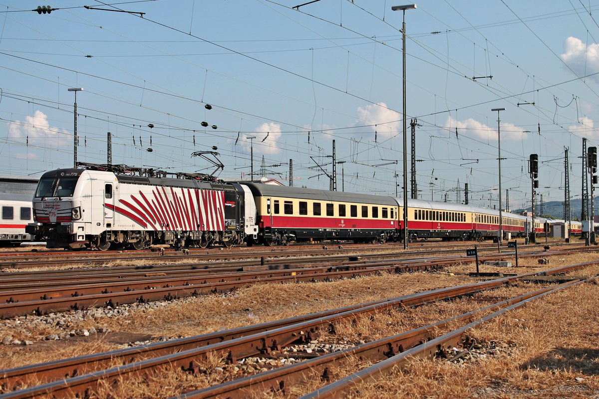 Ausfahrt am Nachmittag des 19.09.2018 von 193 775 mit dem AKE-Rheingold (Domodossola - Dortmuns Hbf) von Gleis 5 aus dem badischen Bahnhof von Basel in Richtung Deutschland.
