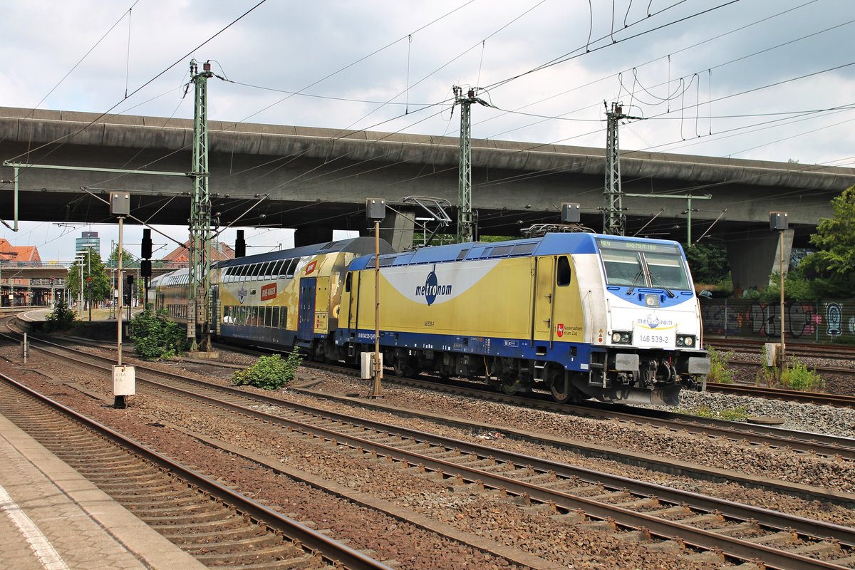 Ausfahrt am Vormittag des 19.07.2019 von LNVG/ME 146 539-2 mit ihrem RE 4 (Hamburg Hbf - Bremen Hbf) von Gleis 3 aus dem Bahnhof von Hamburg Harburg in Richtung Maschen.