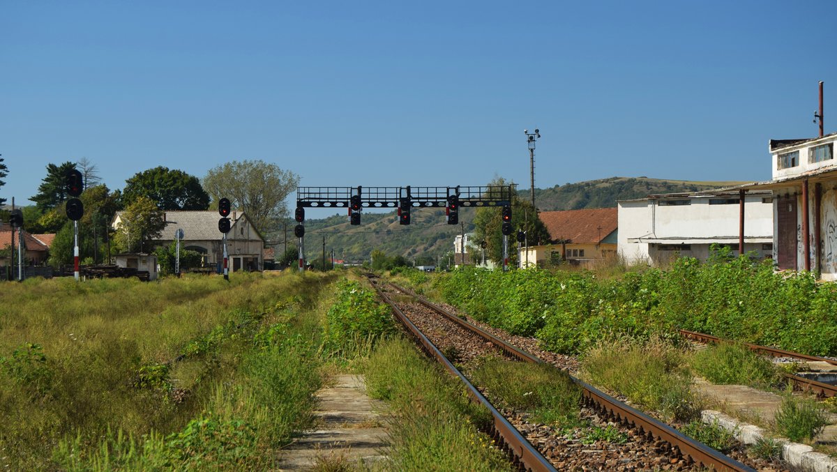 Ausfahrt aus Bahnhof Fagaras in Richtung Sibiu am 15.09.2017