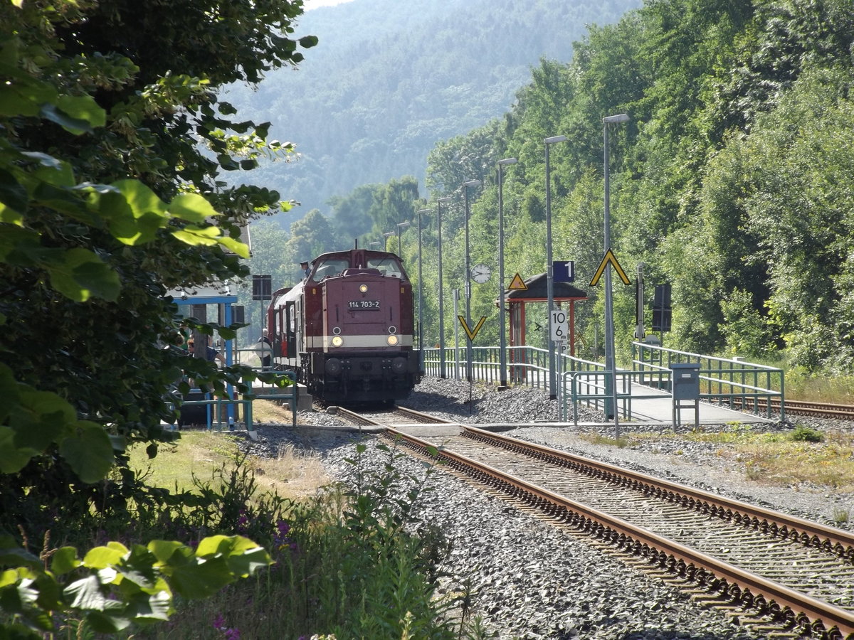 Ausfahrt aus dem Bahnhof Olbernhau Zuglok 114 703 Richtung Pockau Lengefeld 18.6.2018