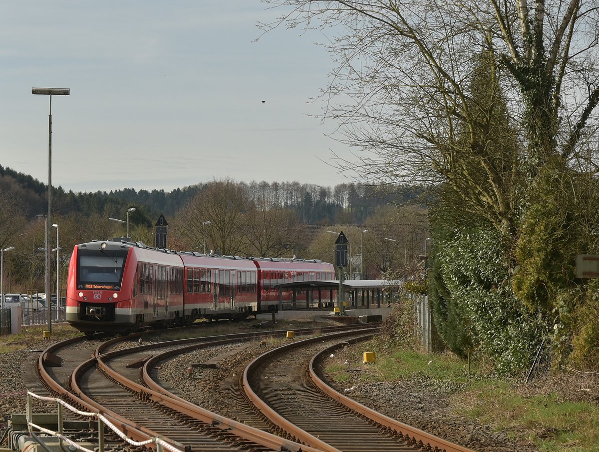 Ausfahrt aus Overath hat der 620 535 als RB25 nach Meinerzhagen. 
Samstag 11.3.2017