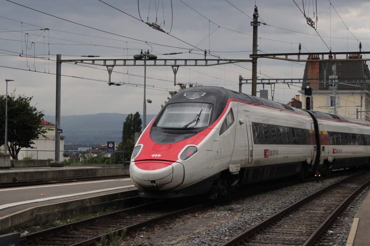 Ausfahrt von EC34 Mailand - Genf am 04.08.2016 in Lausanne.