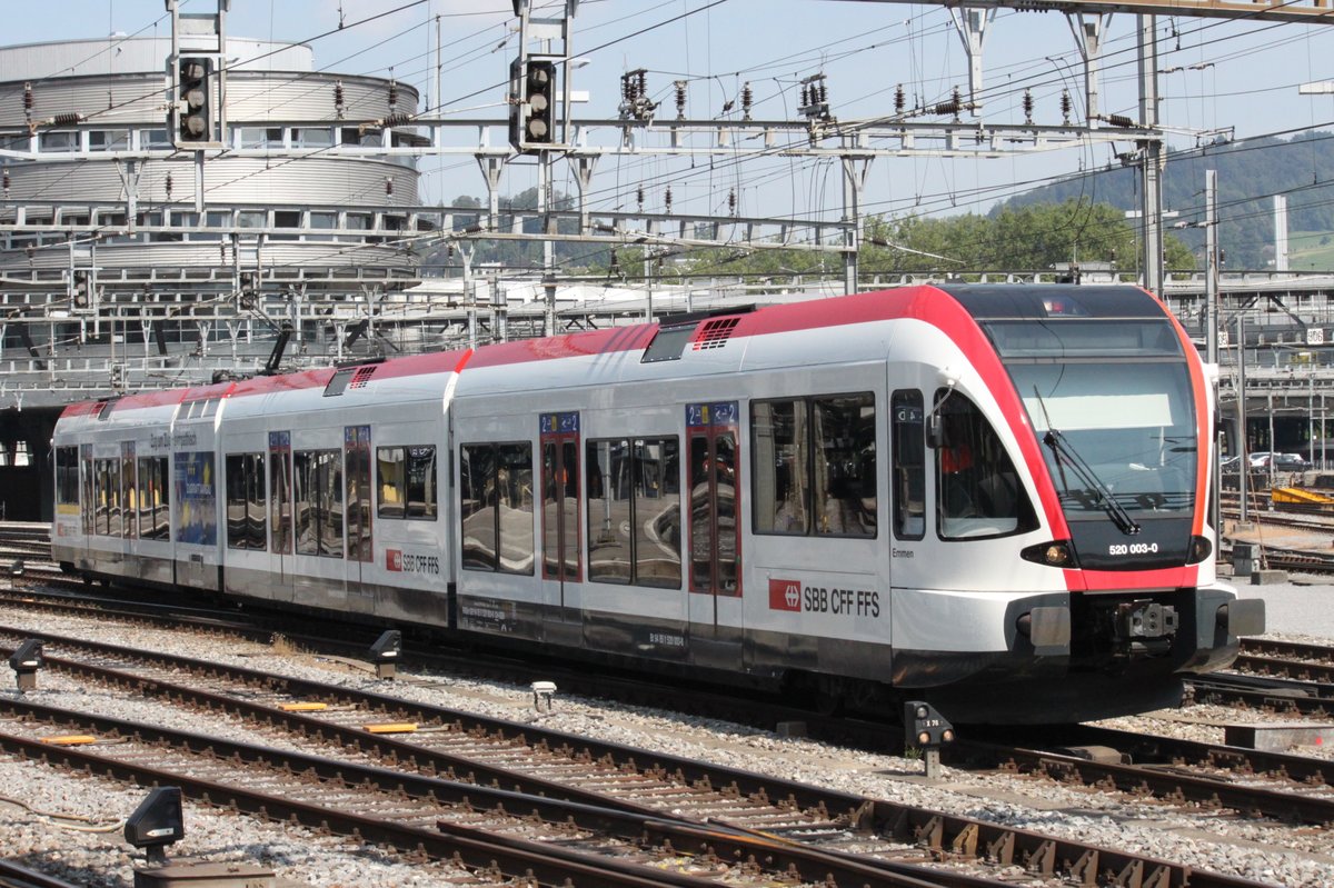 Ausfahrt eines Stadler GTW 2/8 der SBB am 02.09.2016 in Luzern.