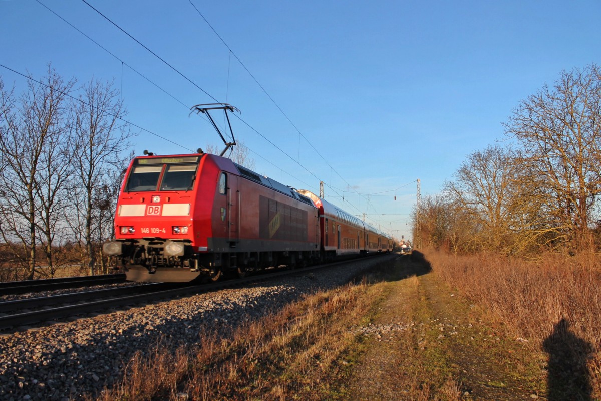 Ausfahrt von der Freiburger 146 109-4  Baden-Württemberg erfahren  mit RE 26512 (Basel Bad Bf - Offenburg) in Heitersheim gen Freiburg. (23.12.2013)