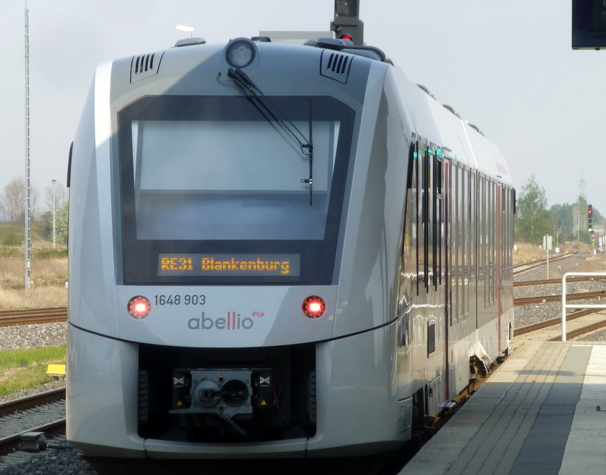 Ausfahrt mit 50, hieß es am 23.04.19 für den Abellio 1648 403/903, der aus dem Bahnhof Halberstadt, mit dem Ziel Blankenburg(Harz), ausfuhr.