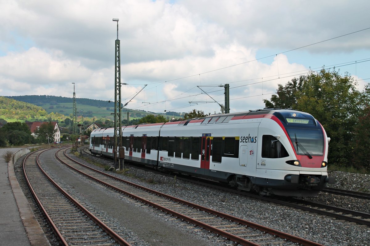 Ausfahrt von RABe 521 206  seehas  als R (Engen - Konstanz) am Morgen des 20.09.2017 aus Welschingen-Neuhausen in Richtung Singen (Hohentwiel).