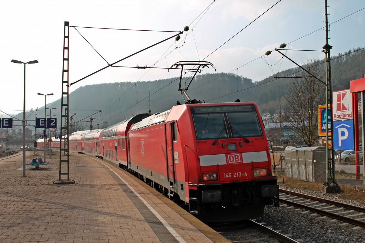 Ausfahrt von RE 19041/19043 (Stuttgart Hbf - Singen (Hohentwiel))am 06.03.2014 von Ulmer 146 213-4 ins Gegenlicht aus Horb gen Rottweil fuhr.