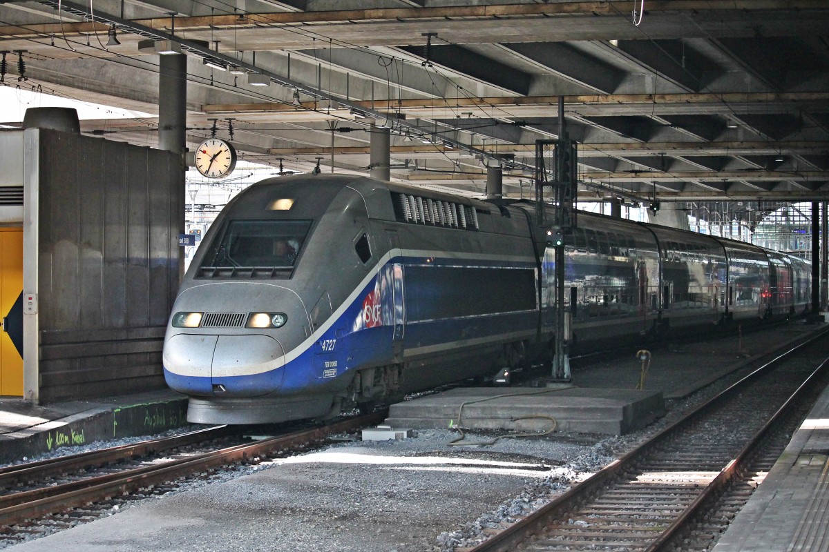Ausfahrt von TGV Duplex 4727 (310 053-8/310 054-6) am 25.10.2014 als TGV (Paris Gare de Lyon - Zürich HB) aus Basel SBB gen Olten/Zürich.