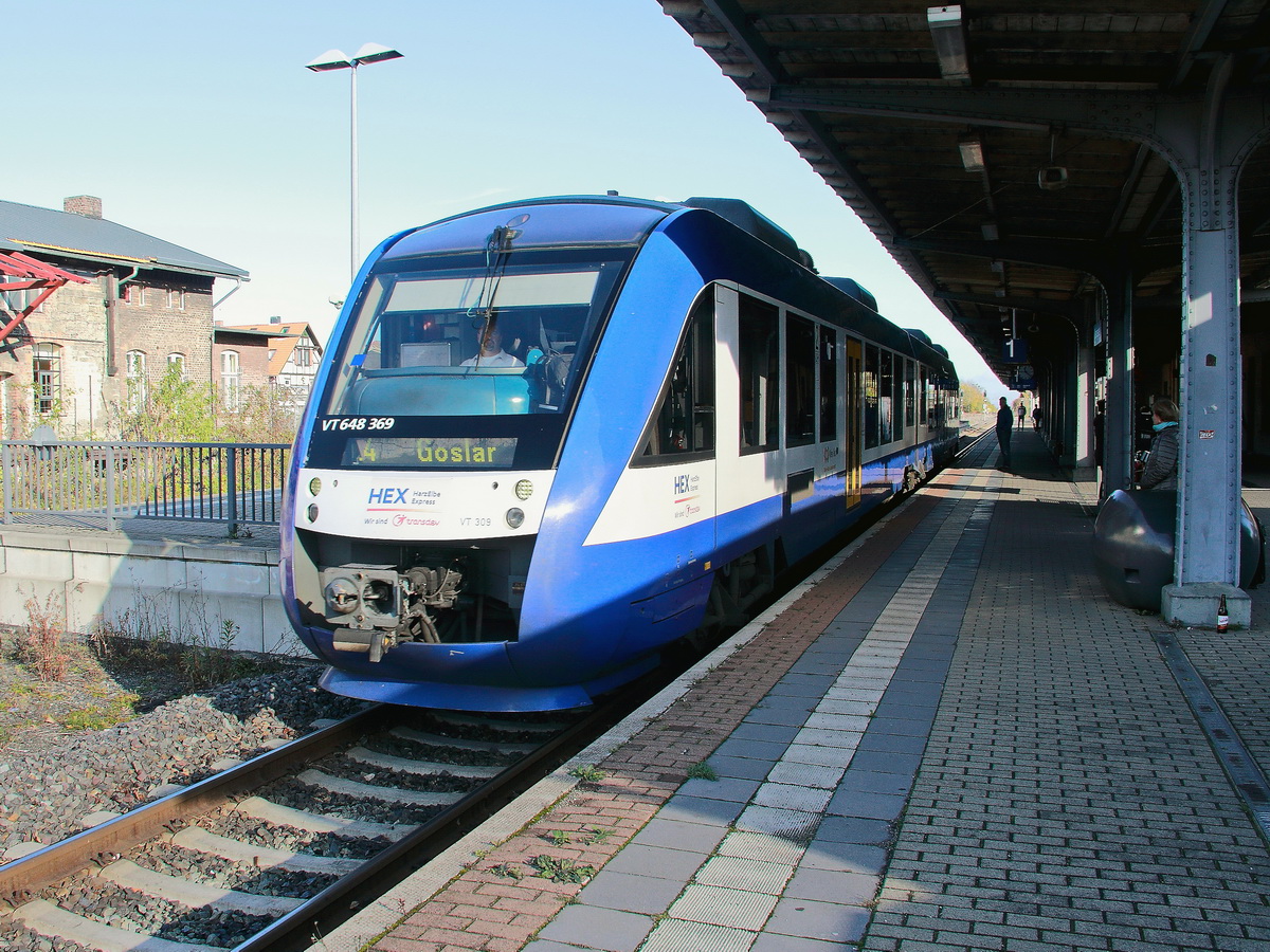 Ausfahrt VT 309 (VT 648 369) aus den Bahnhof Wernigerode in Richtung Goslar am 06. November 2017.
