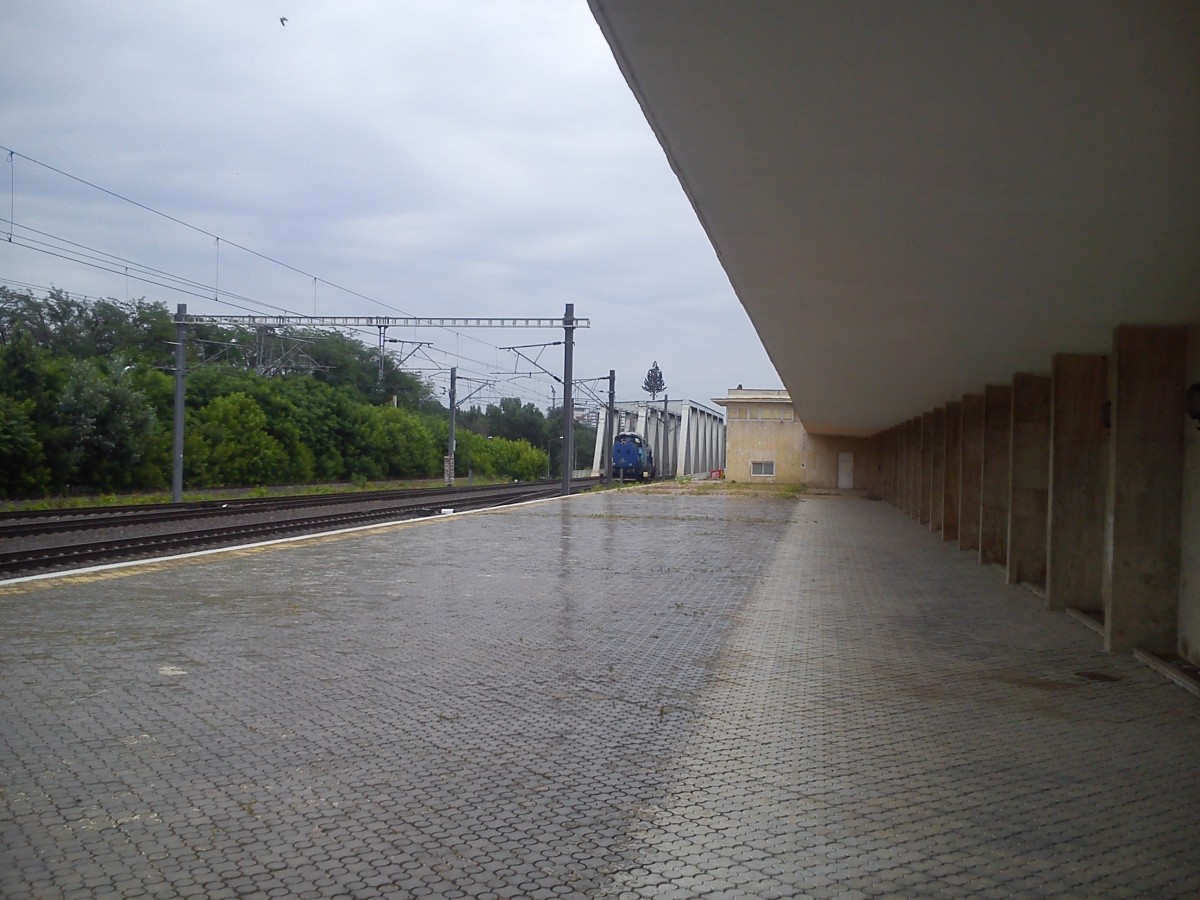 Ausgang aus dem Bahnhof Bucuresti Baneasa in Richtung Constanta. Foto vom 12.06.2014
