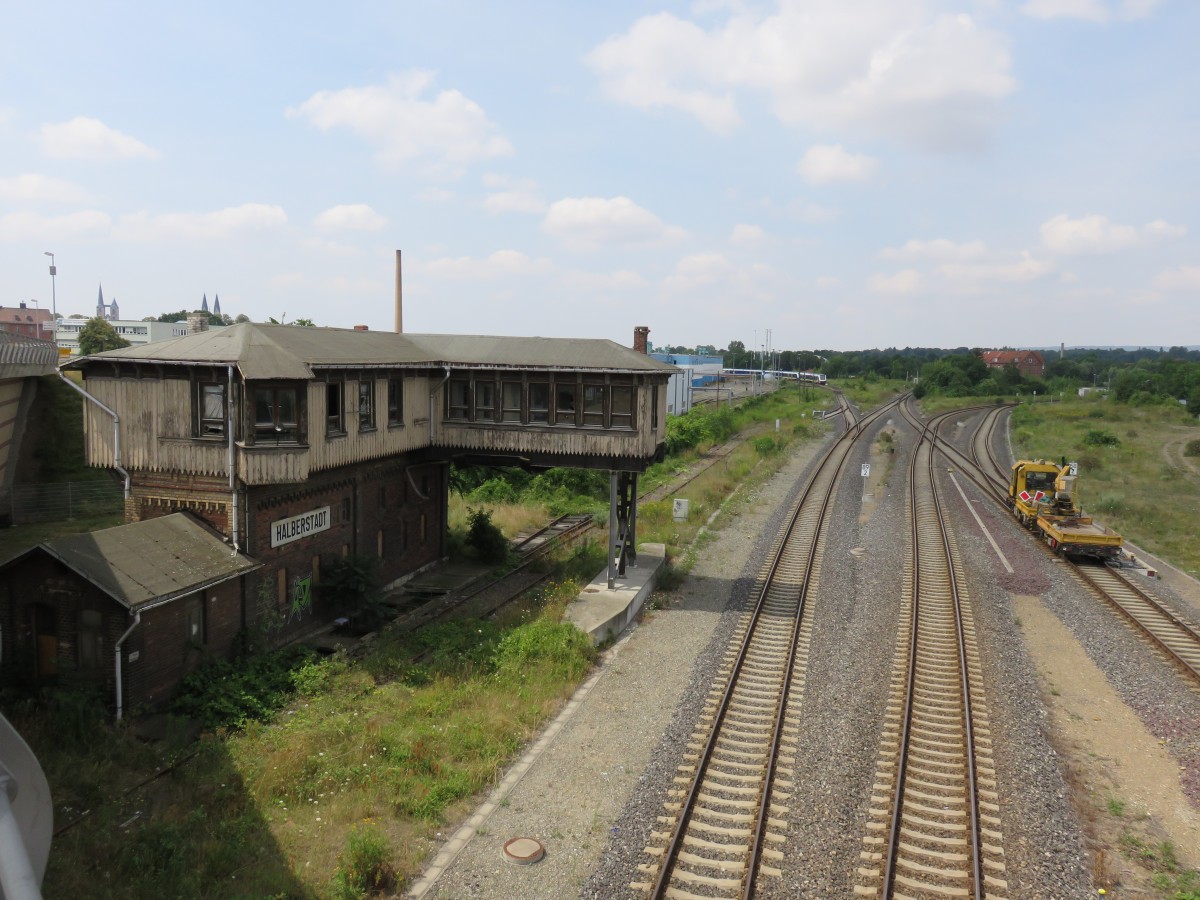 Ausgedientes FDL Stellwerk im Bahnhof von Halberstadt am 22.07.2014