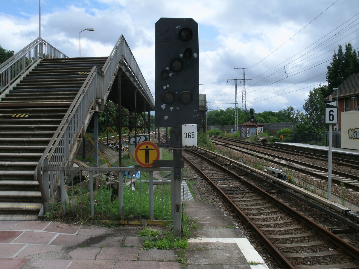 Ausgeschaltetes S-Bahnsignal,am 14.April 2012,in Berlin Karlshorst.