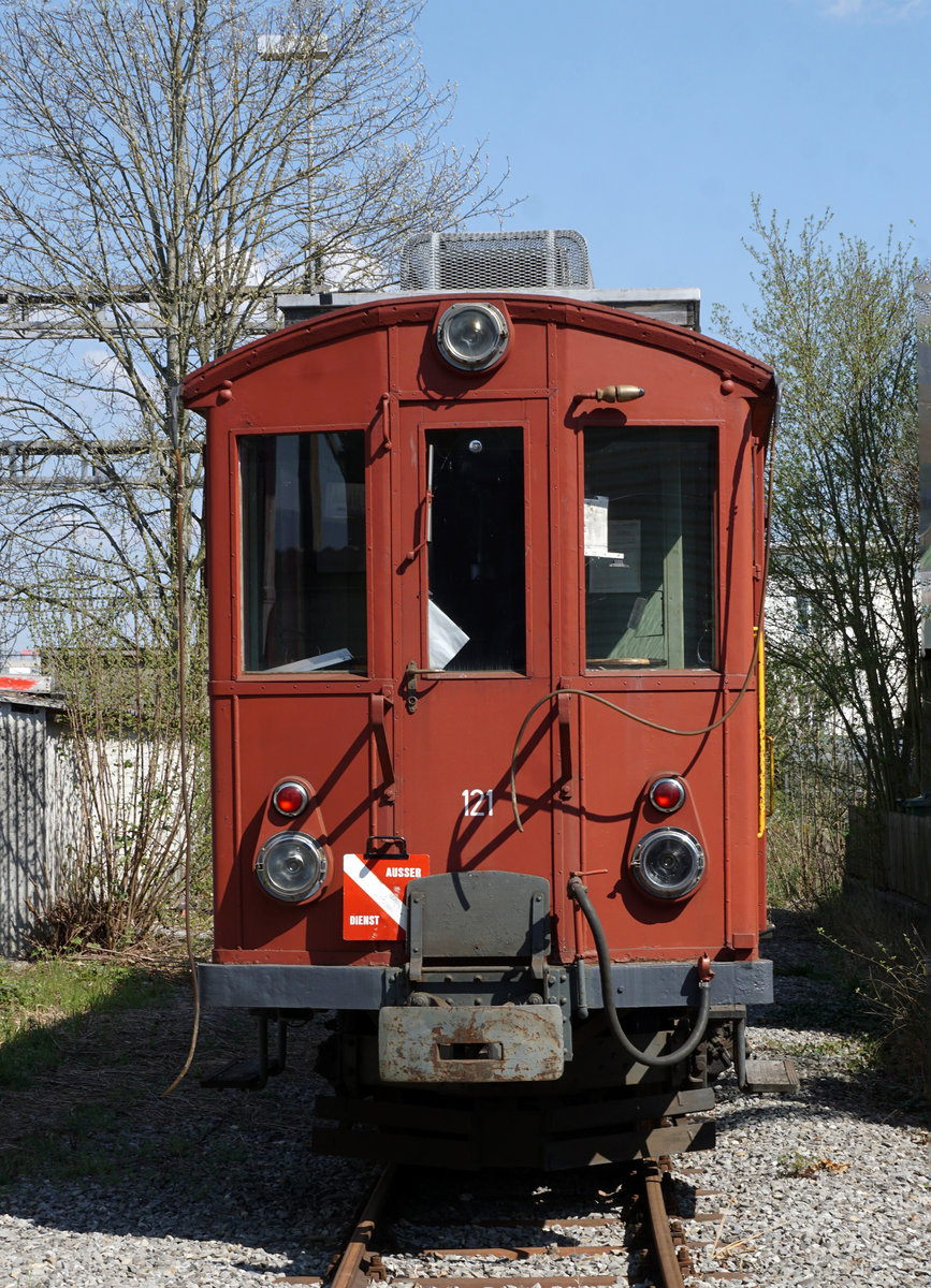 Ausrangierte RBS Fahrzeuge.
Gem 4/4 121, 1912 in Solothurn abgestellt am 8. April 2020.
Foto: Walter Ruetsch