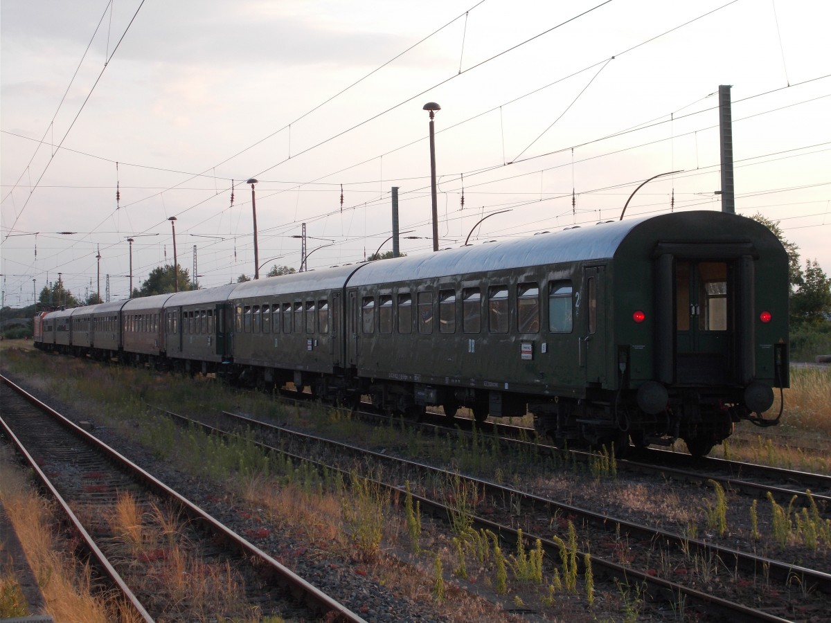 Ausschließlich aus Reko-Wagen bestand der Störtebekersonderzug aus Cottbus,am 18.Juli 2015,der nach Rügen kam.Bis zur Rückfahrt gegen Mitternacht wurde der Zug in Bergen/Rügen abgestellt.