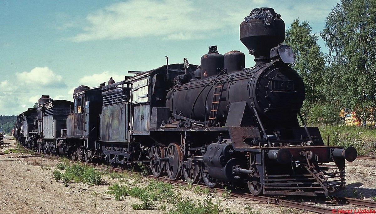 Auerhalb des Dampflokparkes Haapamki waren im Juni 1990 noch zahlreiche Dampflokomotiven der aufgelsten strategischen Reserve abgestellt, an der Spitze Tk 3 1148, gebaut 1948 von Frichs/Dnemark