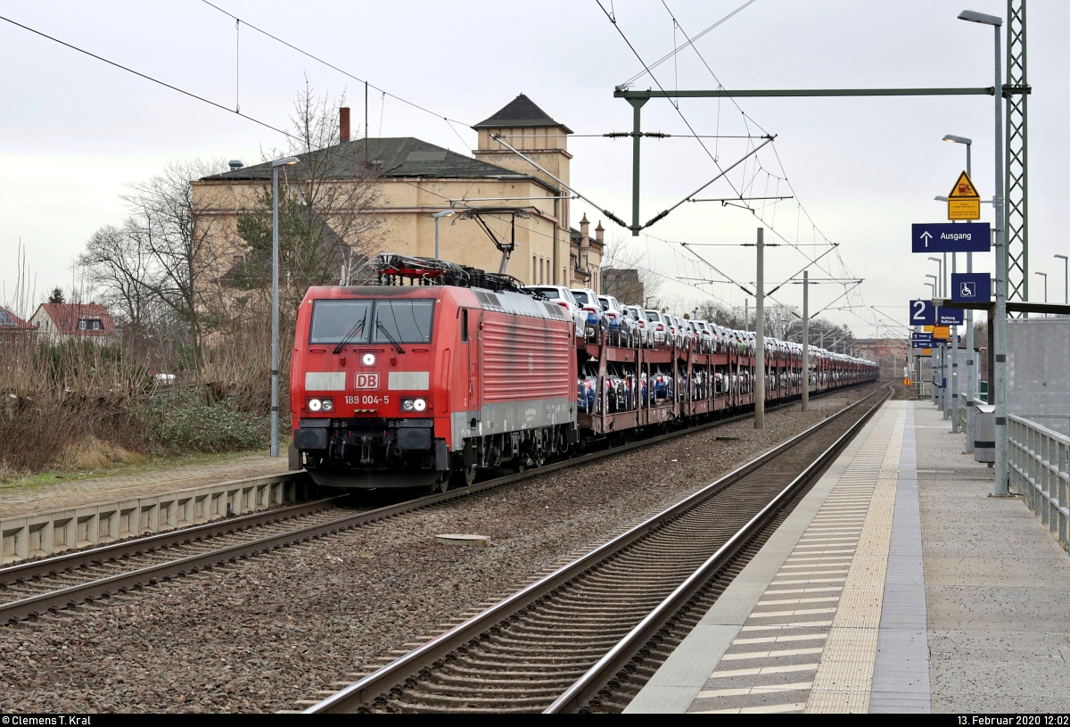 Autotransportzug (Škoda) mit 189 004-5 (Siemens ES64F4) DB durchfährt den Hp Zerbst/Anhalt auf der Bahnstrecke Trebnitz–Leipzig (KBS 254) Richtung Trebnitz.
[13.2.2020 | 12:02 Uhr]